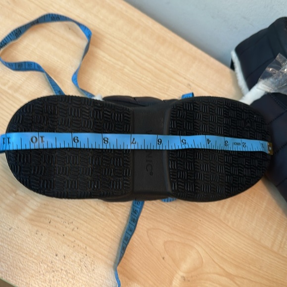 Vionic Tranquil Black Quilted Nylon Shearling Lined Slipper - New - Picture 9 of 9